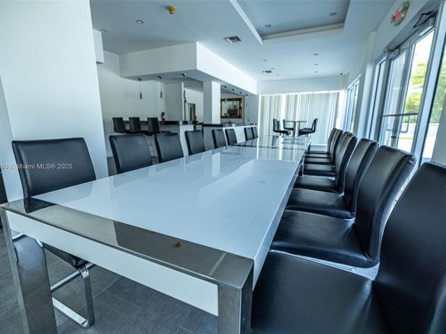 Apartment for sale  Unit #1801 - photo 6099369