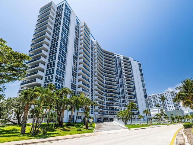 Apartment for sale  Unit #1801 - photo 6099372