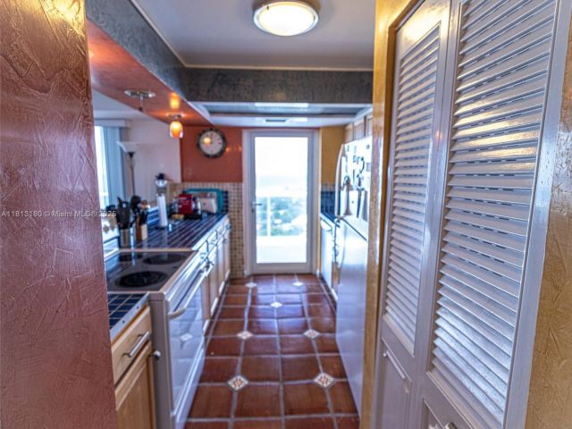 Apartment for sale  Unit #1801 - photo 6099383