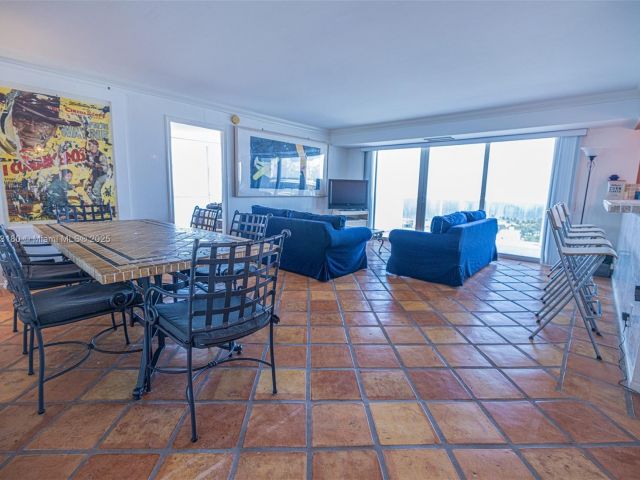 Apartment for sale  Unit #1801 - photo 6099385