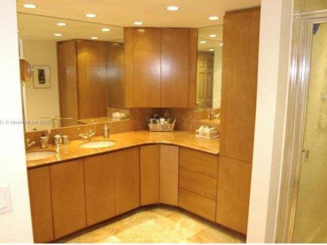 Apartment for rent  Unit #A-1734 - photo 6099124