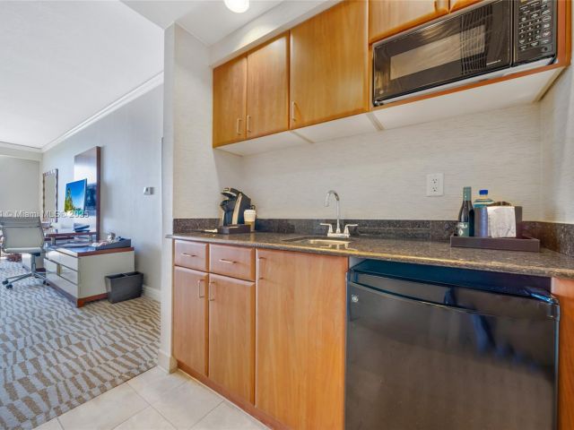 Apartment for sale  Unit #2012 - photo 6104233