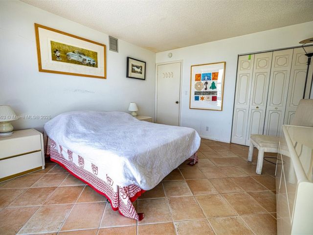 Apartment for sale  Unit #1809 - photo 6099396