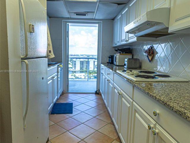 Apartment for sale  Unit #1809 - photo 6099399