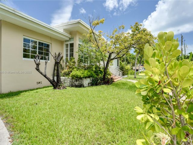 Home for sale at 1201 S Biscayne Point Rd - photo 6121274
