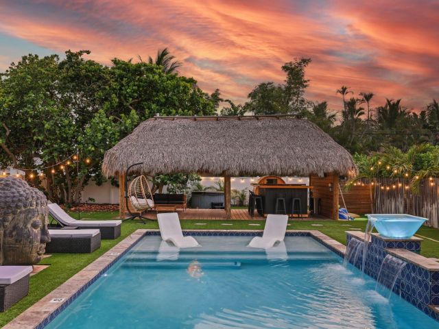 Home for sale at 1646 NE 3rd Avenue - photo 6110627