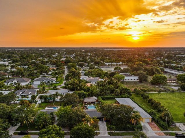 Home for sale at 1646 NE 3rd Avenue - photo 6110640