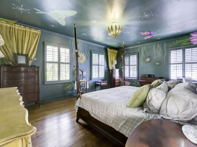 Home for sale at 284 Queens Court - photo 6135389