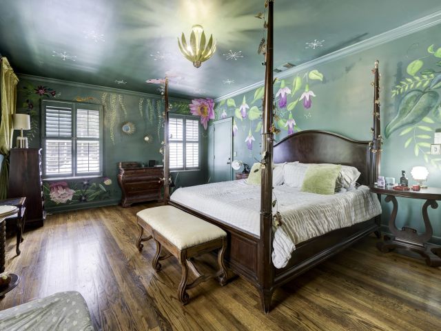 Home for sale at 284 Queens Court - photo 6135390