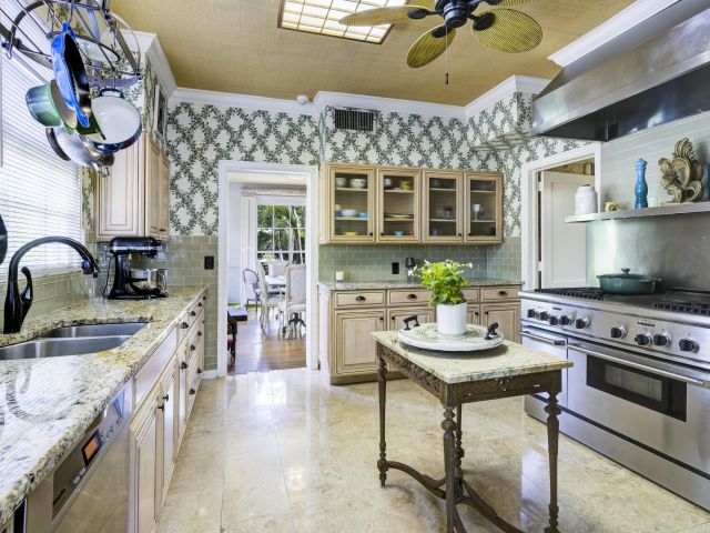 Home for sale at 284 Queens Court - photo 6135396