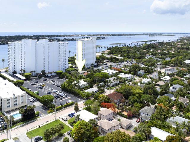 Home for sale at 284 Queens Court - photo 6135402