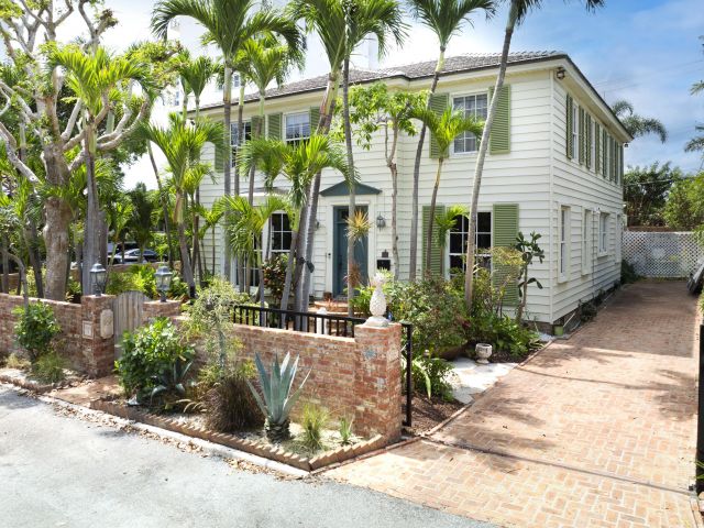 Home for sale at 284 Queens Court - photo 6135403