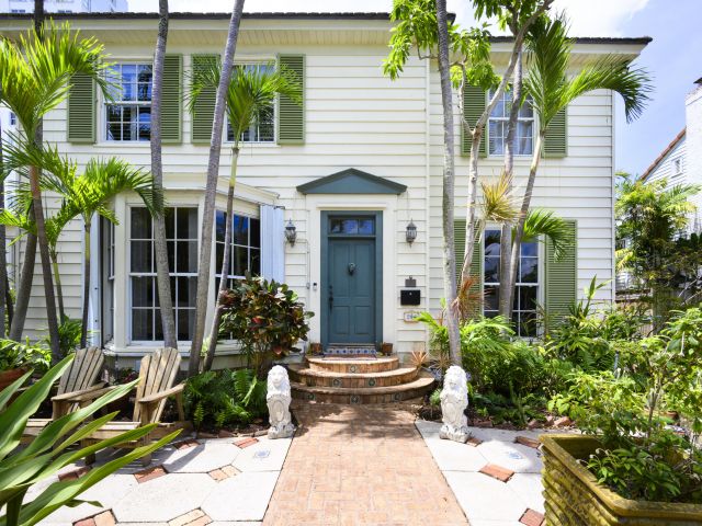 Home for sale at 284 Queens Court - photo 6135404