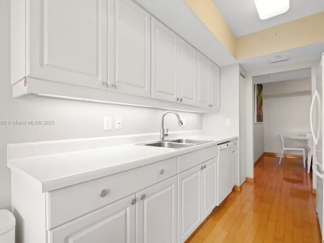 Apartment for sale  Unit #707 - photo 6106120