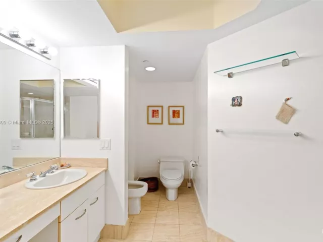 Apartment for sale  Unit #707 - photo 6106112