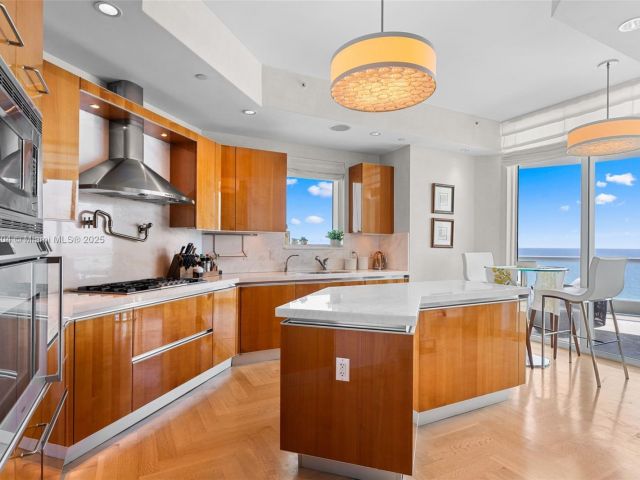 Apartment for sale  Unit #1101 - photo 6104513