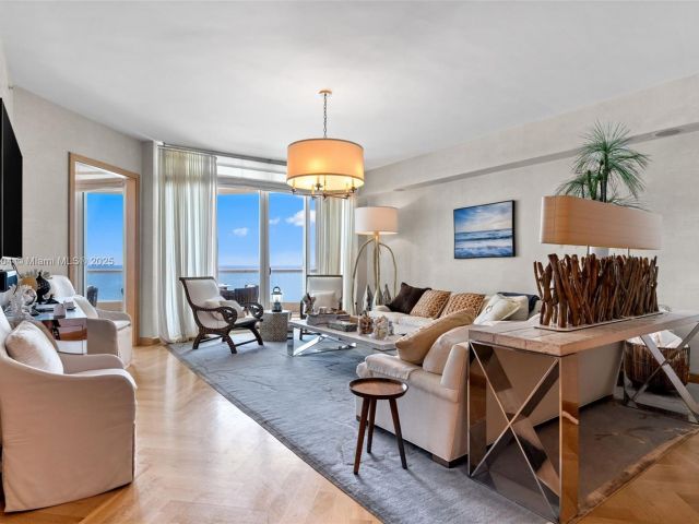 Apartment for sale  Unit #1101 - photo 6104521