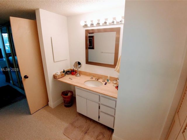 Apartment for rent  Unit #335 - photo 6111329