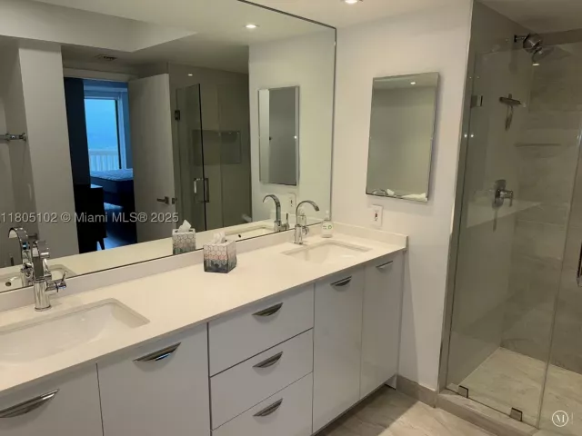 2-bedroom condo for rent in Aventura - 1000 W Island Blvd 2412 - MondialRealty