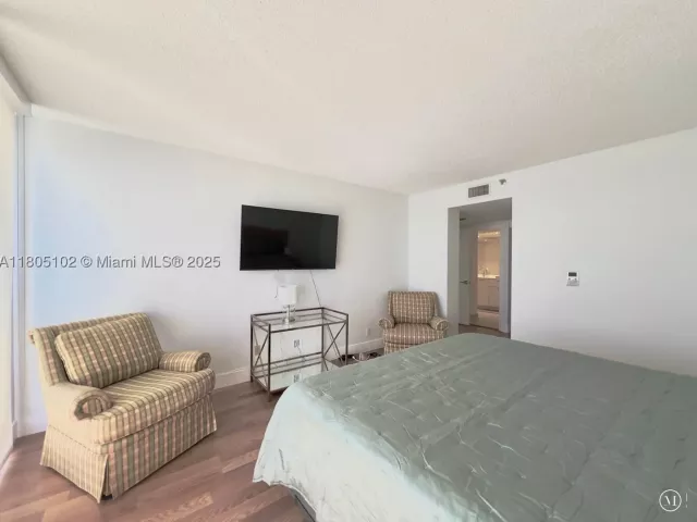 2-bedroom condo for rent in Aventura - 1000 W Island Blvd 2412 - MondialRealty