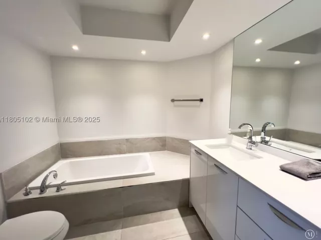 2-bedroom condo for rent in Aventura - 1000 W Island Blvd 2412 - MondialRealty