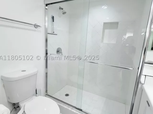 2-bedroom condo for rent in Aventura - 1000 W Island Blvd 2412 - MondialRealty