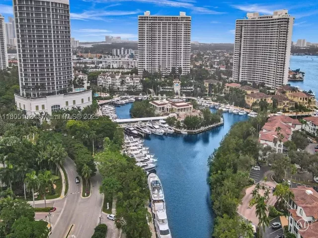 2-bedroom condo for rent in Aventura - 1000 W Island Blvd 2412 - MondialRealty