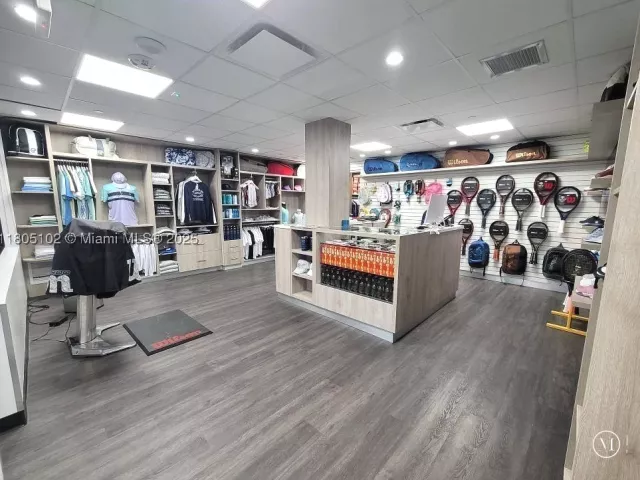 2-bedroom condo for rent in Aventura - 1000 W Island Blvd 2412 - MondialRealty