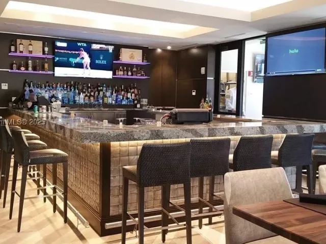 2-bedroom condo for rent in Aventura - 1000 W Island Blvd 2412 - MondialRealty