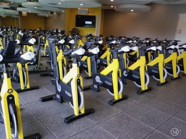 2-bedroom condo for rent in Aventura - 1000 W Island Blvd 2412 - MondialRealty