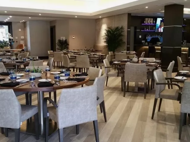 2-bedroom condo for rent in Aventura - 1000 W Island Blvd 2412 - MondialRealty