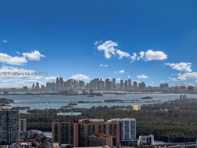 3-bedroom condo for rent in Sunny Isles Beach - 18555 Collins Ave 4603 - MondialRealty