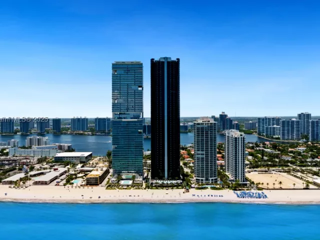 3-bedroom condo for rent in Sunny Isles Beach - 18555 Collins Ave 4603 - MondialRealty