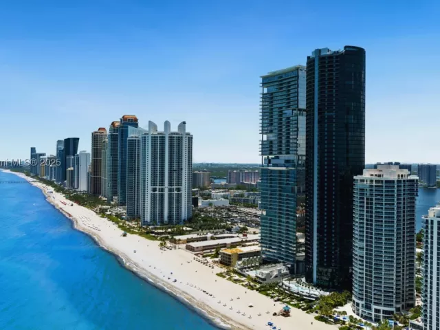3-bedroom condo for rent in Sunny Isles Beach - 18555 Collins Ave 4603 - MondialRealty
