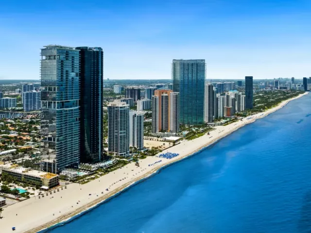 3-bedroom condo for rent in Sunny Isles Beach - 18555 Collins Ave 4603 - MondialRealty