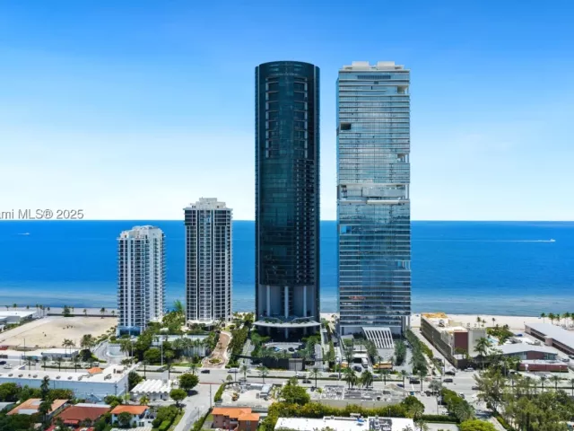 3-bedroom condo for rent in Sunny Isles Beach - 18555 Collins Ave 4603 - MondialRealty