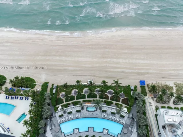 3-bedroom condo for rent in Sunny Isles Beach - 18555 Collins Ave 4603 - MondialRealty