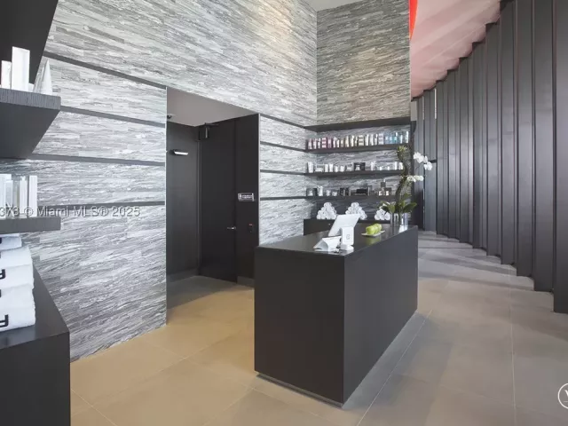 3-bedroom condo for rent in Sunny Isles Beach - 18555 Collins Ave 4603 - MondialRealty