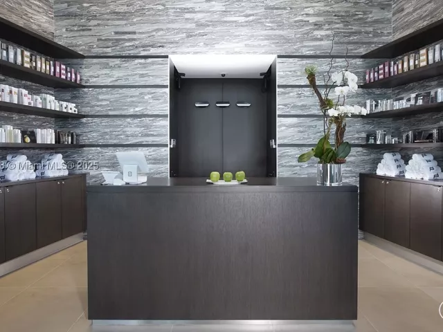 3-bedroom condo for rent in Sunny Isles Beach - 18555 Collins Ave 4603 - MondialRealty