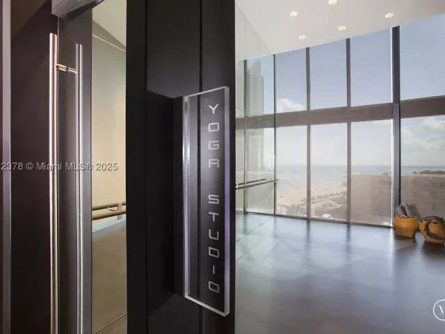 3-bedroom condo for rent in Sunny Isles Beach - 18555 Collins Ave 4603 - MondialRealty