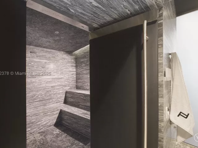 3-bedroom condo for rent in Sunny Isles Beach - 18555 Collins Ave 4603 - MondialRealty