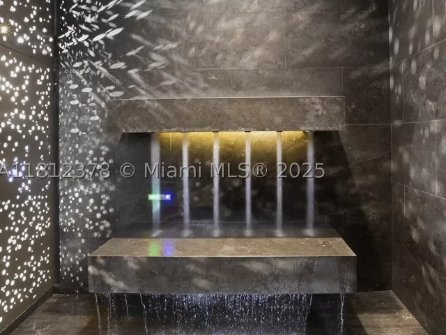 3-bedroom condo for rent in Sunny Isles Beach - 18555 Collins Ave 4603 - MondialRealty