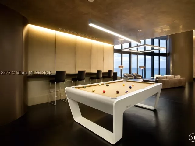 3-bedroom condo for rent in Sunny Isles Beach - 18555 Collins Ave 4603 - MondialRealty
