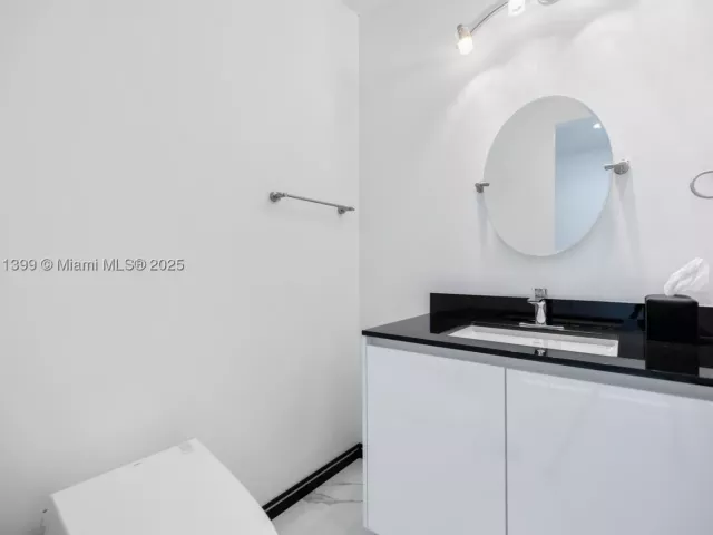 3-bedroom condo for sale in Sunny Isles Beach - 18555 Collins Ave 4603 - MondialRealty