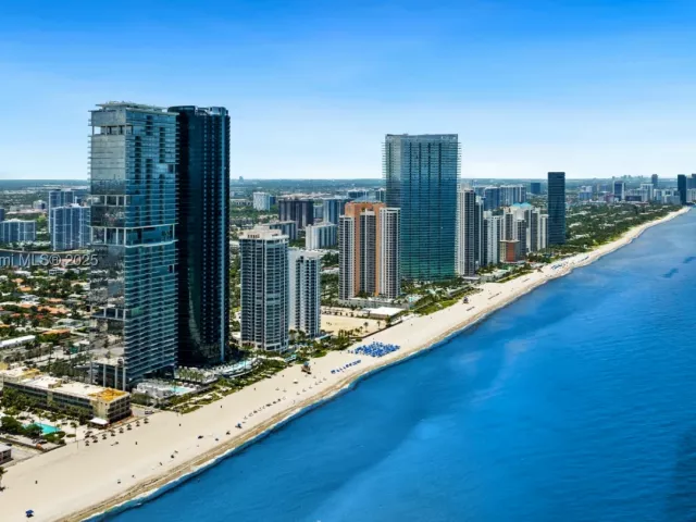 3-bedroom condo for sale in Sunny Isles Beach - 18555 Collins Ave 4603 - MondialRealty