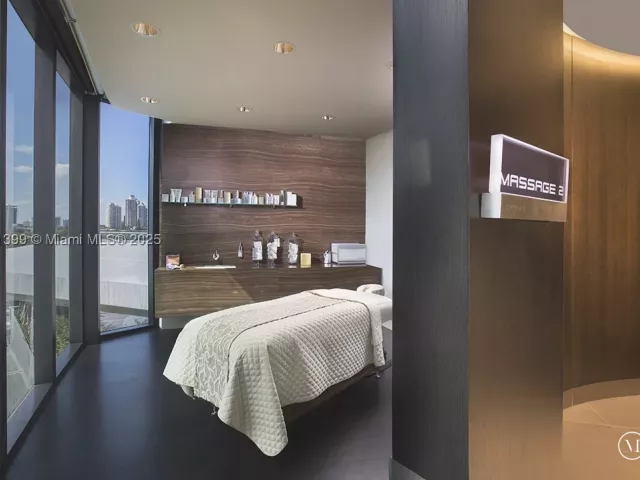 3-bedroom condo for sale in Sunny Isles Beach - 18555 Collins Ave 4603 - MondialRealty