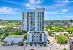 Apartment #805 at Strada 315