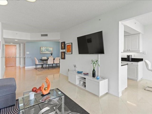 Apartment for sale  Unit #1007 - photo 6106142