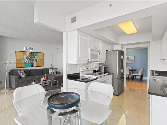 Apartment for sale  Unit #1007 - photo 6106146