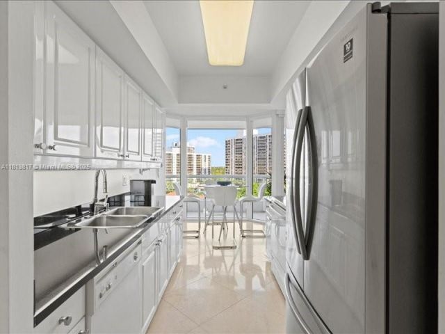 Apartment for sale  Unit #1007 - photo 6106147